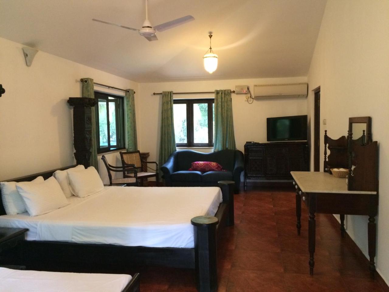 Island House Goa Hotel Goltim Buitenkant foto